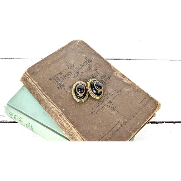 Vintage brass glass gem clip on earrings - Picture 5 of 5